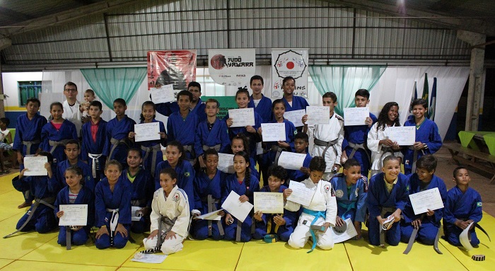 cerimonia-troca-de-faixas-projeto-judo-yawara