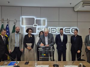 foto-assinatura-parceria-com-sudeco-para-o-fdco