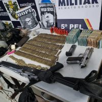 armas-municoes-e-dinheiro-apreendidos-em-nova-bandeirantes