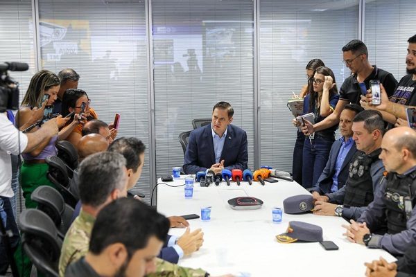coletiva-de-imprensa-forcas-de-seguranca-capturam-criminosos-que-assaltaram-agencia-bancaria-em-brasnorte-5792